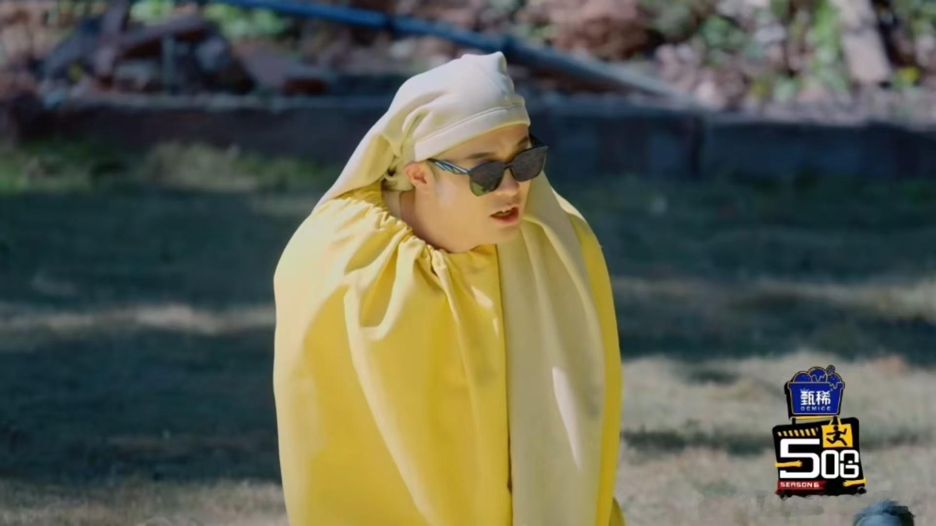 鹿晗说邓超要裸奔邓超有幽闭恐惧症哈哈哈哈哈刷到五哈这段，一边是鹿晗看热闹不嫌事