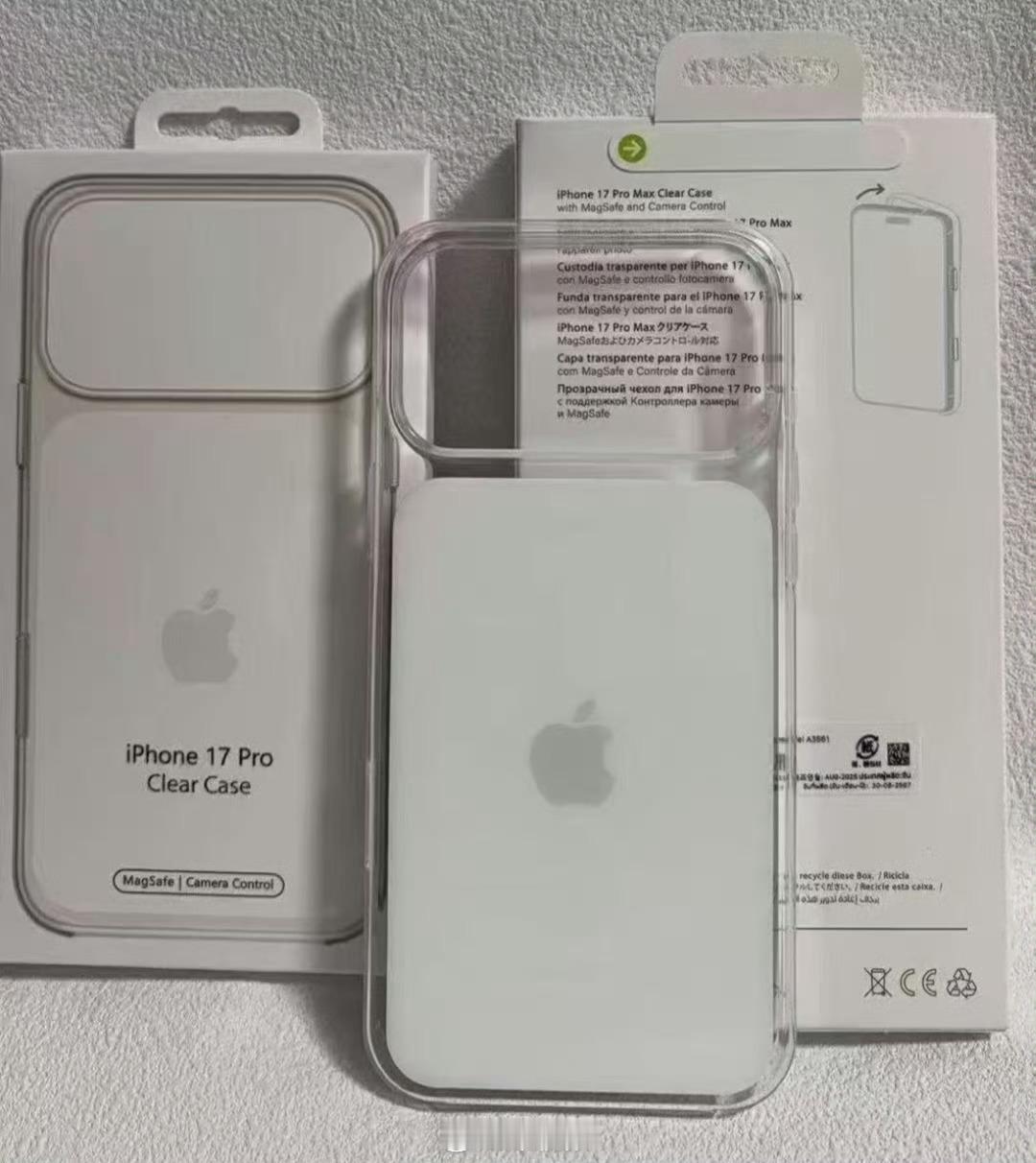 iPhone17Pro透明保护壳曝光有博主在社交平台上晒出了iPhone17