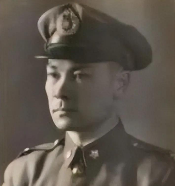 1949年11月，国民党军暂五军军长喻英奇顽固不化，妄图死守廉江城。当天，喻夫人