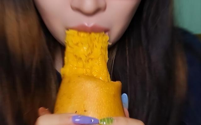 芒果，作为热带水果的代表之一，因其甜美的口感和诱人的香气，成为了很多人餐桌上的常