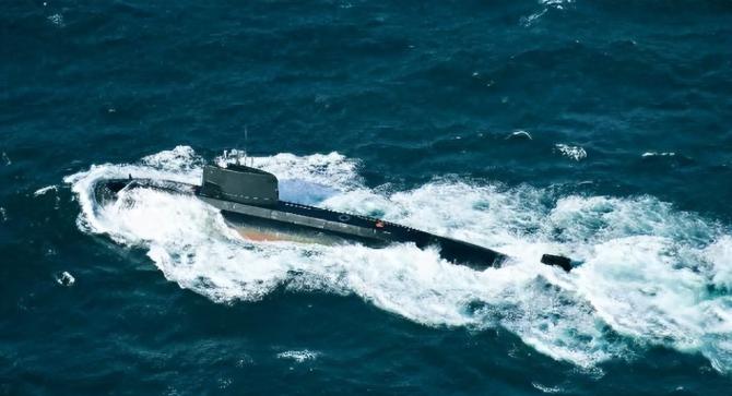 巴基斯坦受够了印度的水下霸凌，直接花大价钱从中国提回一台“水下机器”。莫迪这回怕