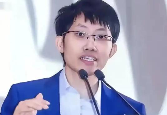 不知道大家有没有注意到，去年年初红得发紫的Deepseek和梁文峰，现在都没什么