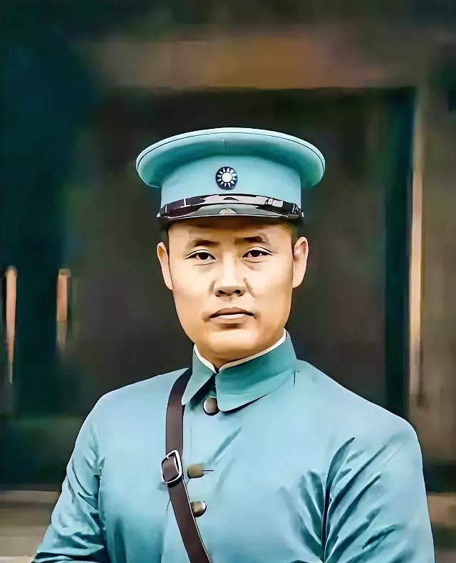 1949年，蒋介石因傅作义促成北平和平解放，密令毛人凤暗杀傅作义。毛人凤派出女特