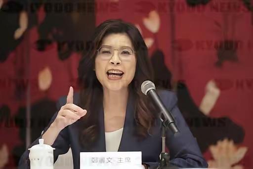 对郑丽文这个人，大陆网友对他已经没有可评价的亮点了！自她计划访美，在中美之间不