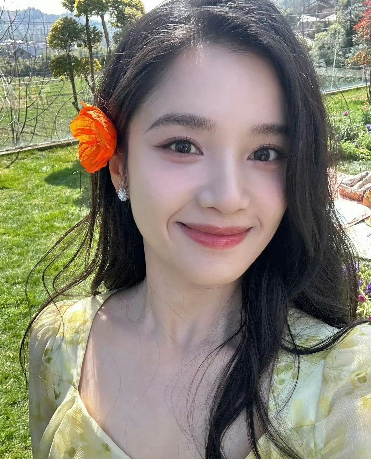都要到张婧仪妈妈的脸上了