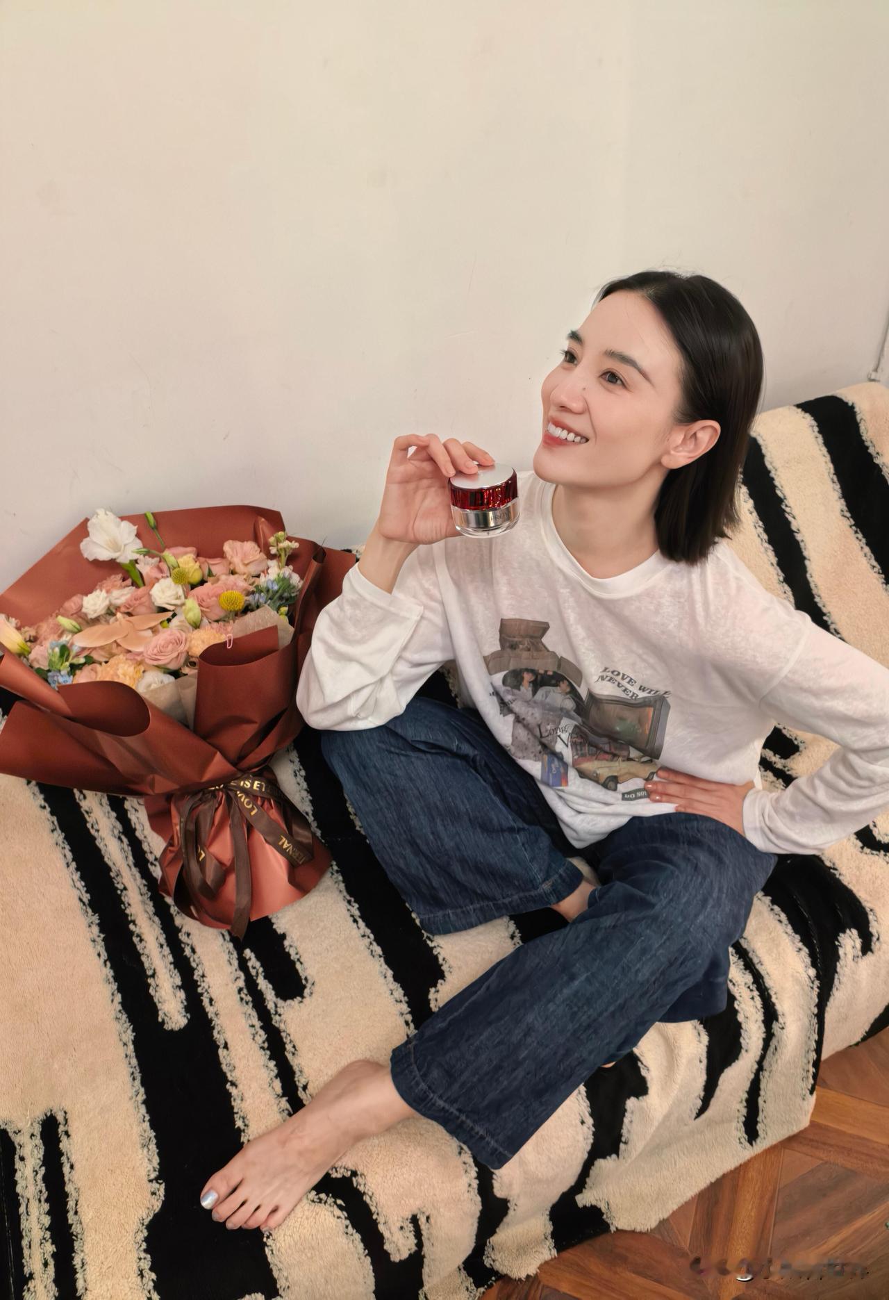 宋佳｜宅家时刻，笑容自带暖意。