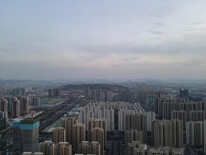 济南楼市在上一波房价上涨里面虽然没有明显上涨，但也是虽败犹荣了。济南楼市在20