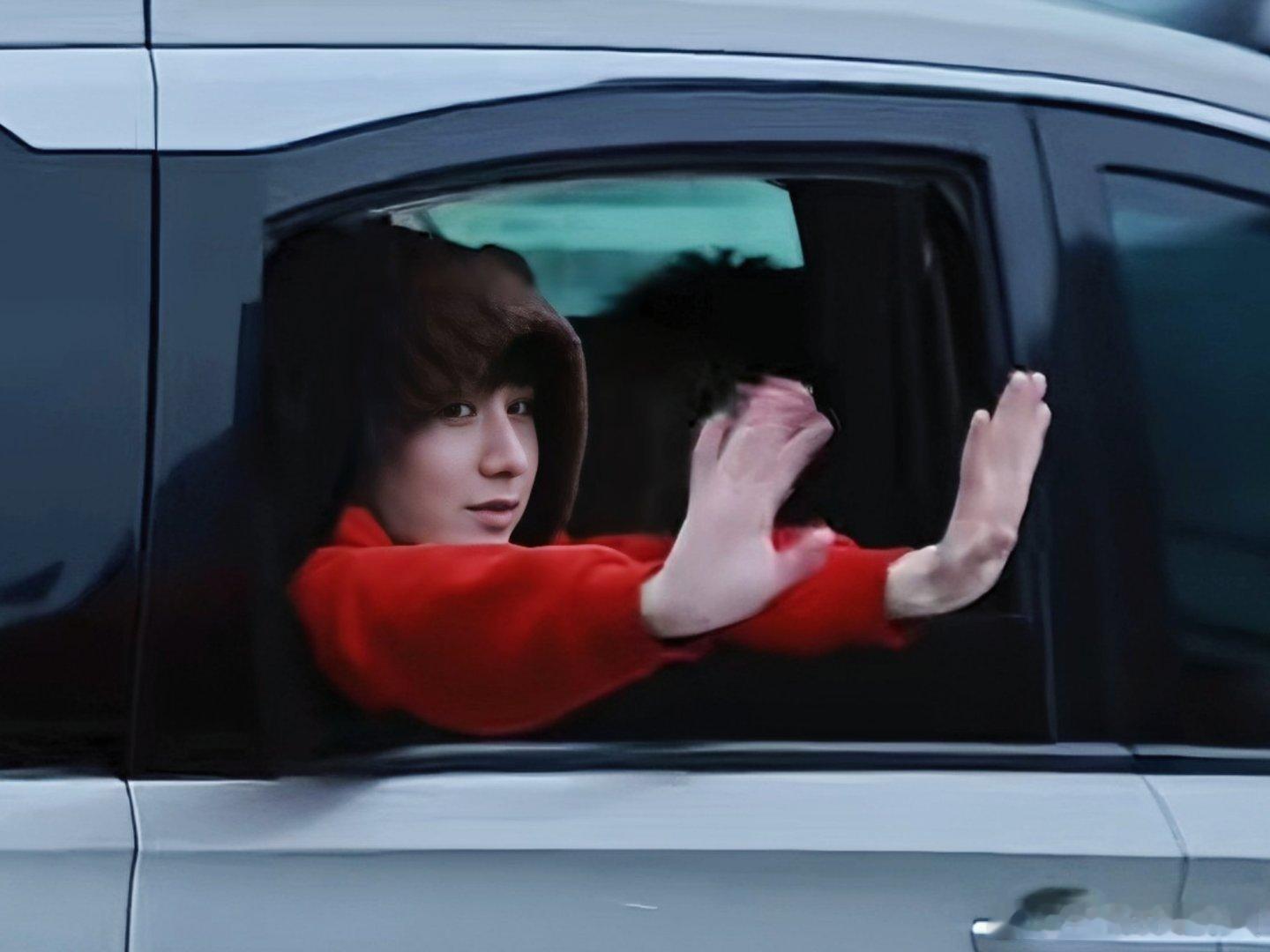 新京报成毅专访获新闻访谈奖聚光灯下，他是用心诠释每一个角色的演员，他用细腻表演勾