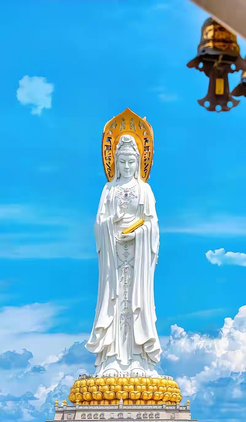 三步一拜，步步生莲，心向观音。菩萨座下，许一心愿，愿所念皆所成。