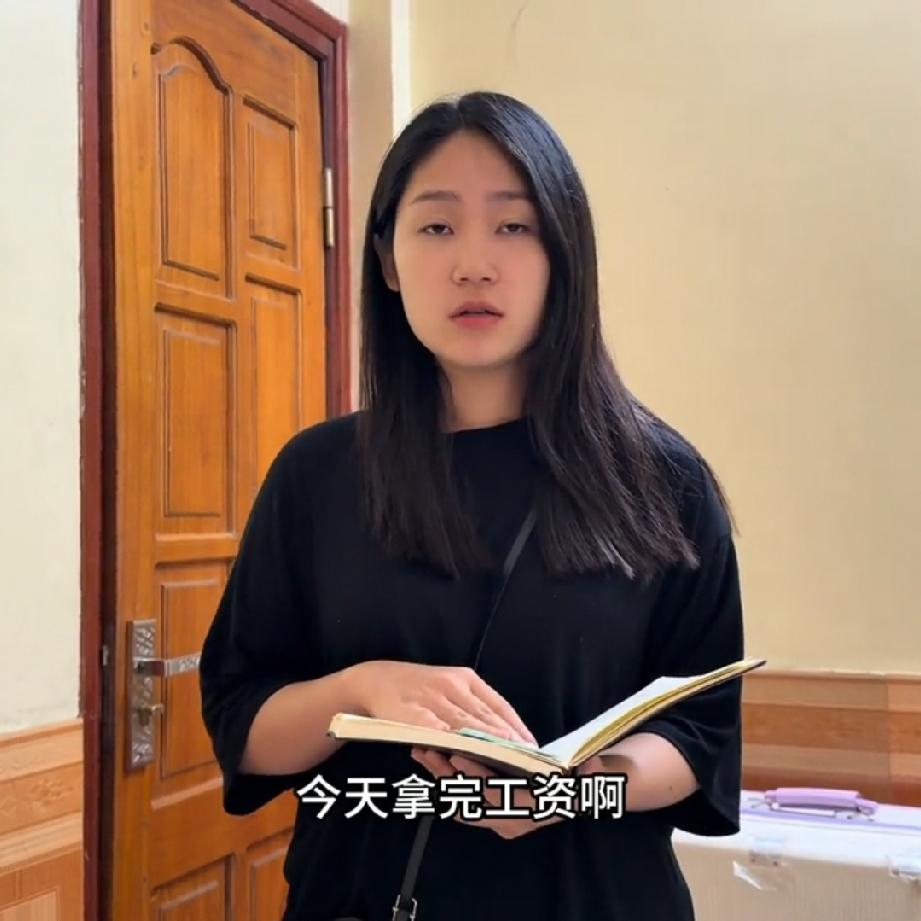 今天是大姐的生日，小松和秋秋三姐加上秋秋的那个好朋友，还有小舅子一起骑着摩托车回