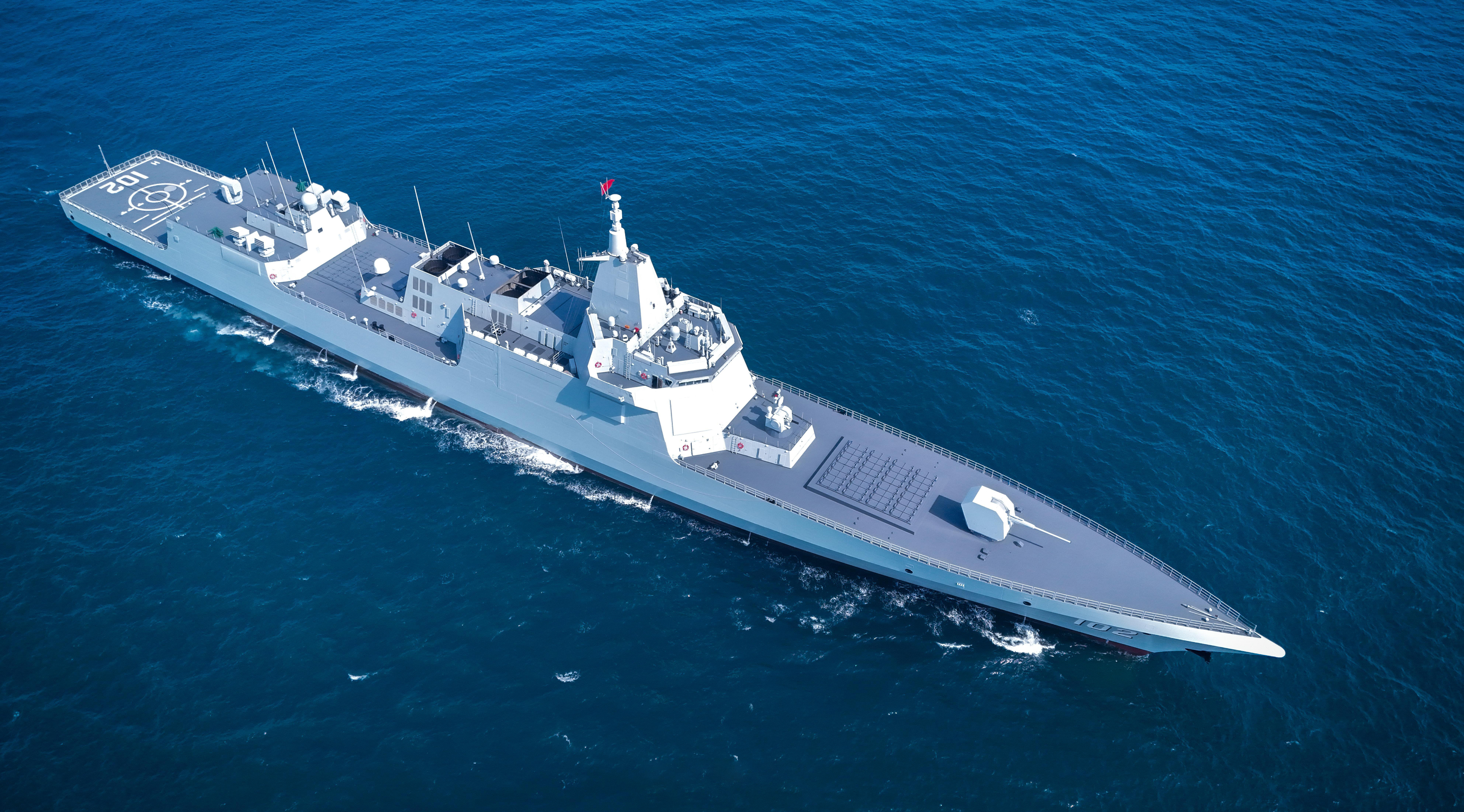 两艘新批次的055万吨大驱交付，东海舰队终于也有055了！根据网友（图源水印）分