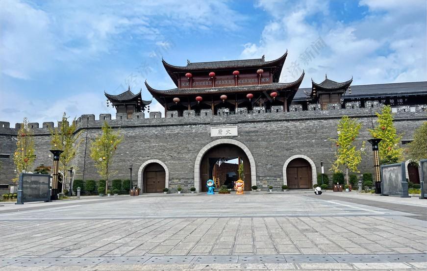 4年亏10亿，央视也吐槽耗资24亿建成的张家界大庸古城，如今彻底沦为了空城，曾