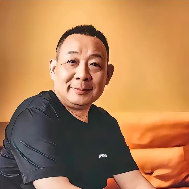 这个世界最看不懂的人，就是于东来了，明明才60岁，身体没毛病，精神状态又那么