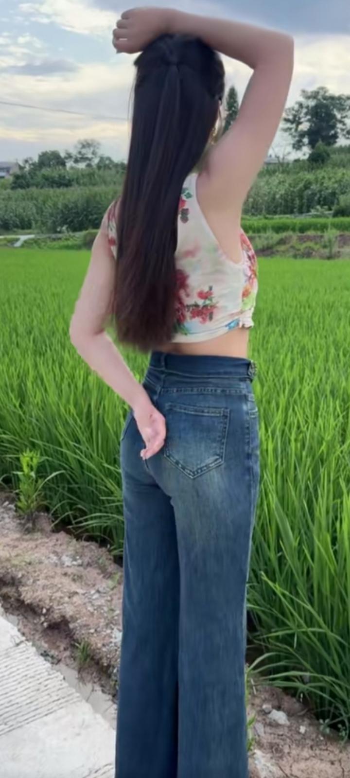 这世间人海茫茫，我见过万千风景，可唯独你的出现，才让岁月有了温柔的归处。