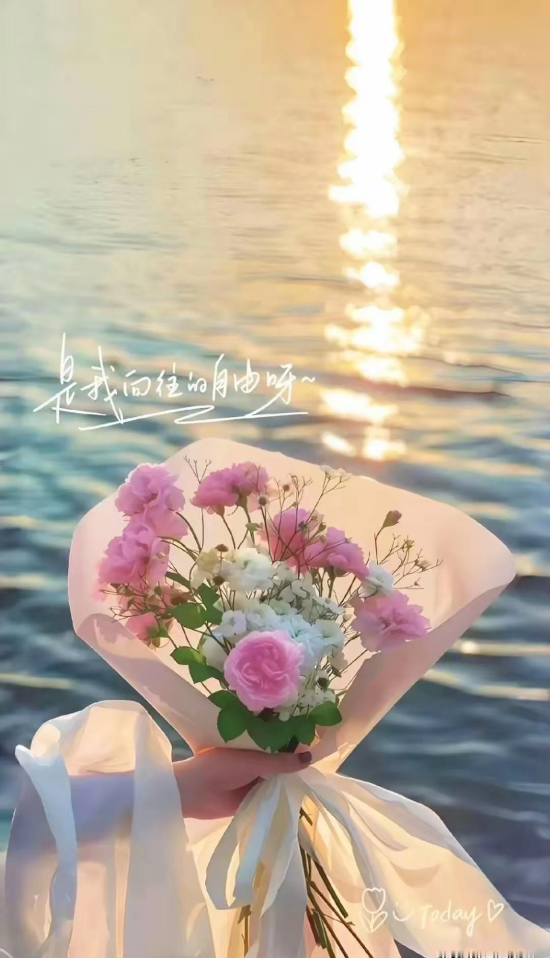 她刚做完剖腹产，还没缓过劲儿。大儿子发烧，小女儿刚出生，俩孩子全靠她一个人扛。