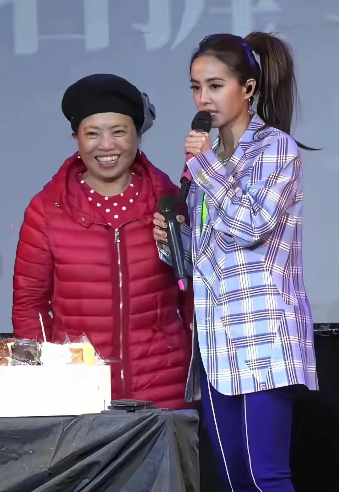 155cm、香肠嘴、被群嘲“地才”——蔡依林凭啥在红馆连唱三天不歇气？因为人家