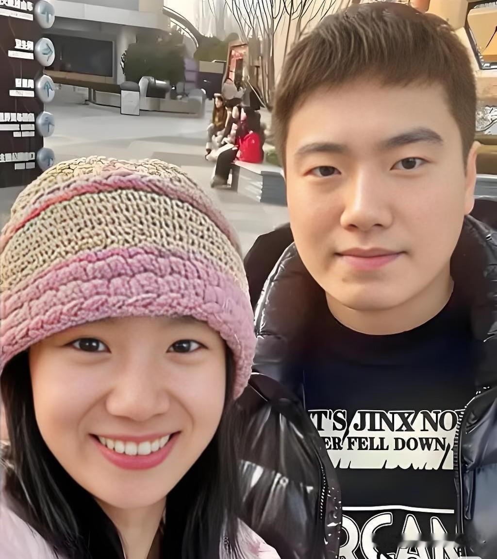 梁靖崑这人真经不起细扒因为越仔细扒你就会发现，他竟然还是一个特别痴情，特别专
