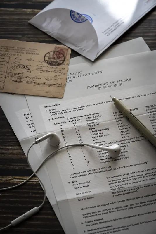 被父亲打断三根肋骨那天，我刚收到大学录取通知书：十三年后，我终于活成了自己我