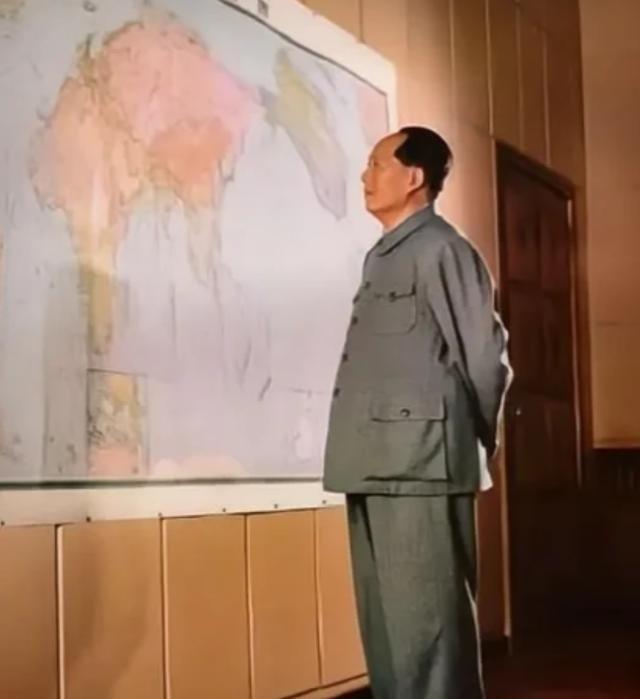 1951年，10万志愿军被美军包饺子，一向淡定自若的彭老总心急如焚连忙向毛主席求