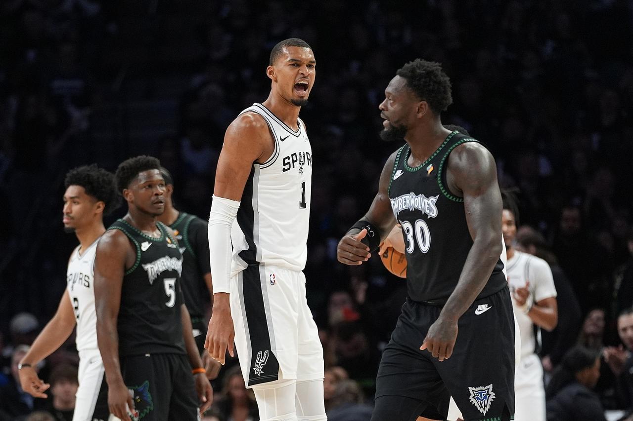 攻防统治！NBA季后赛西部半决赛G3，马刺主场115-108打败森林狼，大比