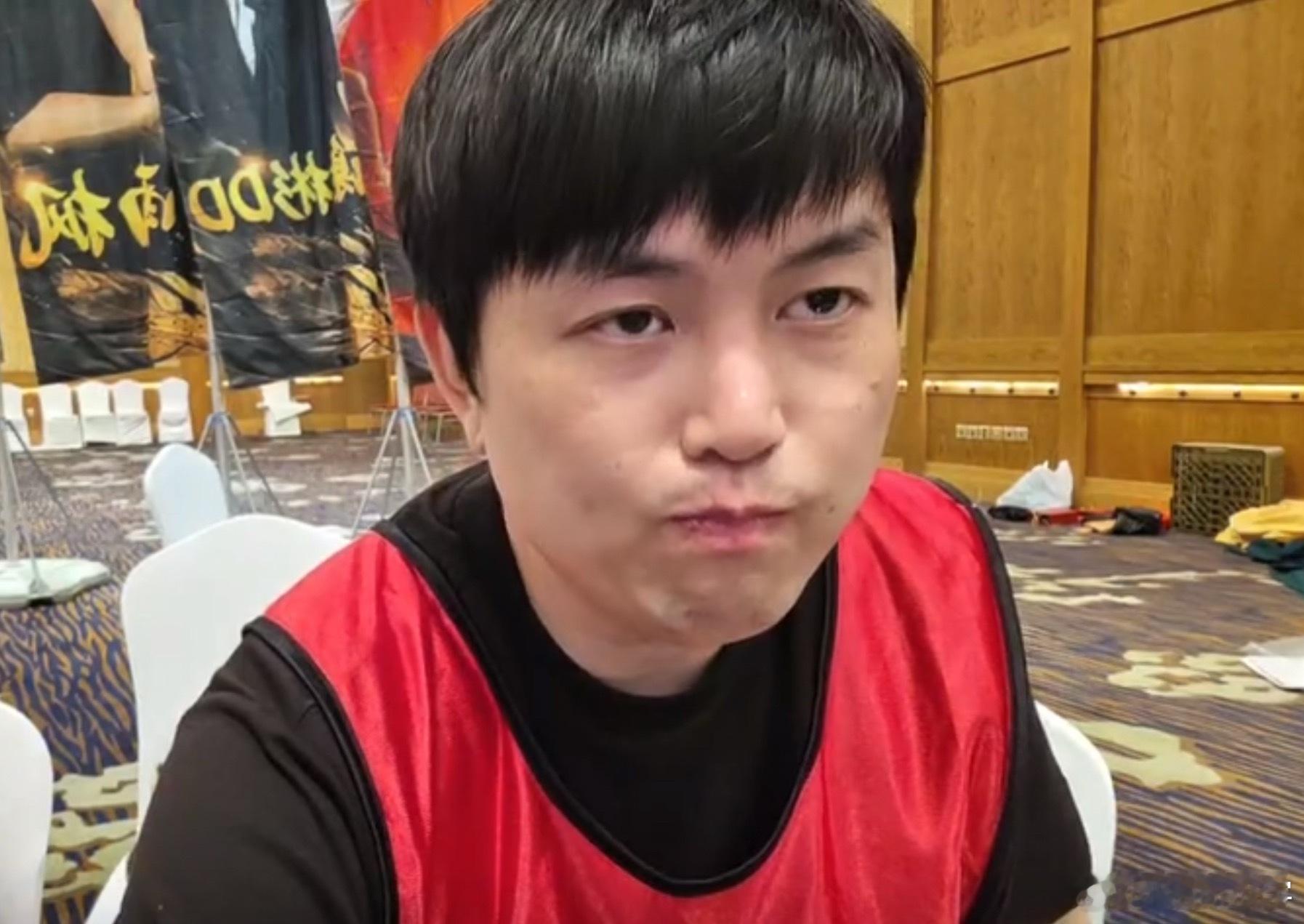 枫哥：我什么时候不爱玩游戏我估计我就不直播了，当我觉得直播是上班的时候我就不播了