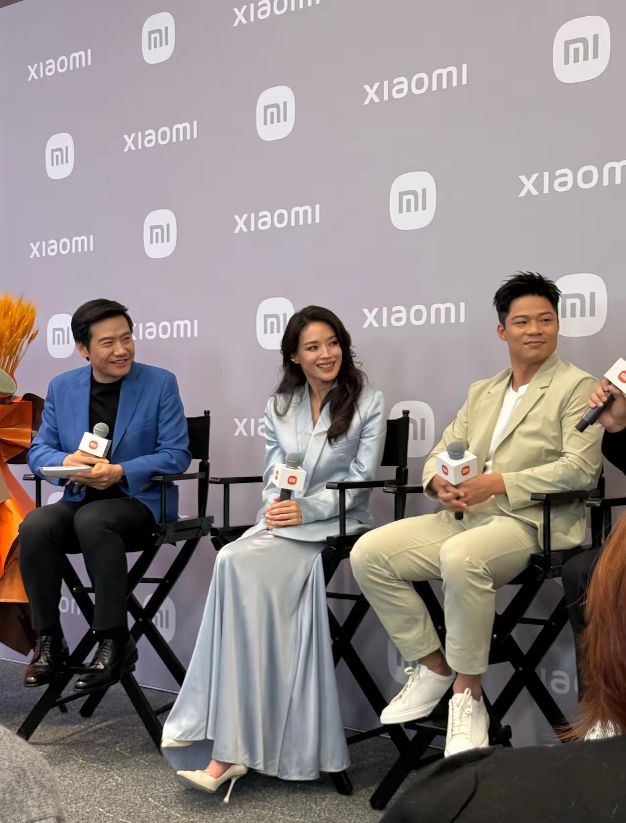 雷军这个“谐音梗”，藏了两年终于收网了168的舒淇往中间一坐，175的雷军和