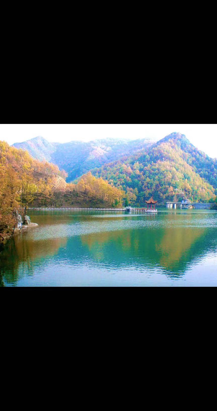 人在画中游。山水如画