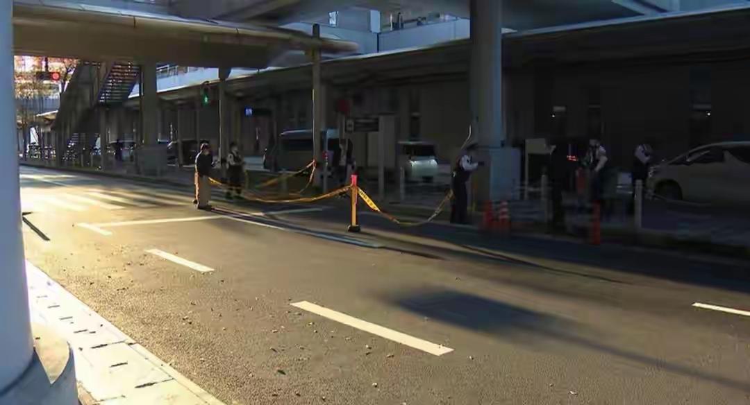 一声巨响撕裂机场！20多岁中国男游客日本坠亡，同行母亲的身影让人心碎11月