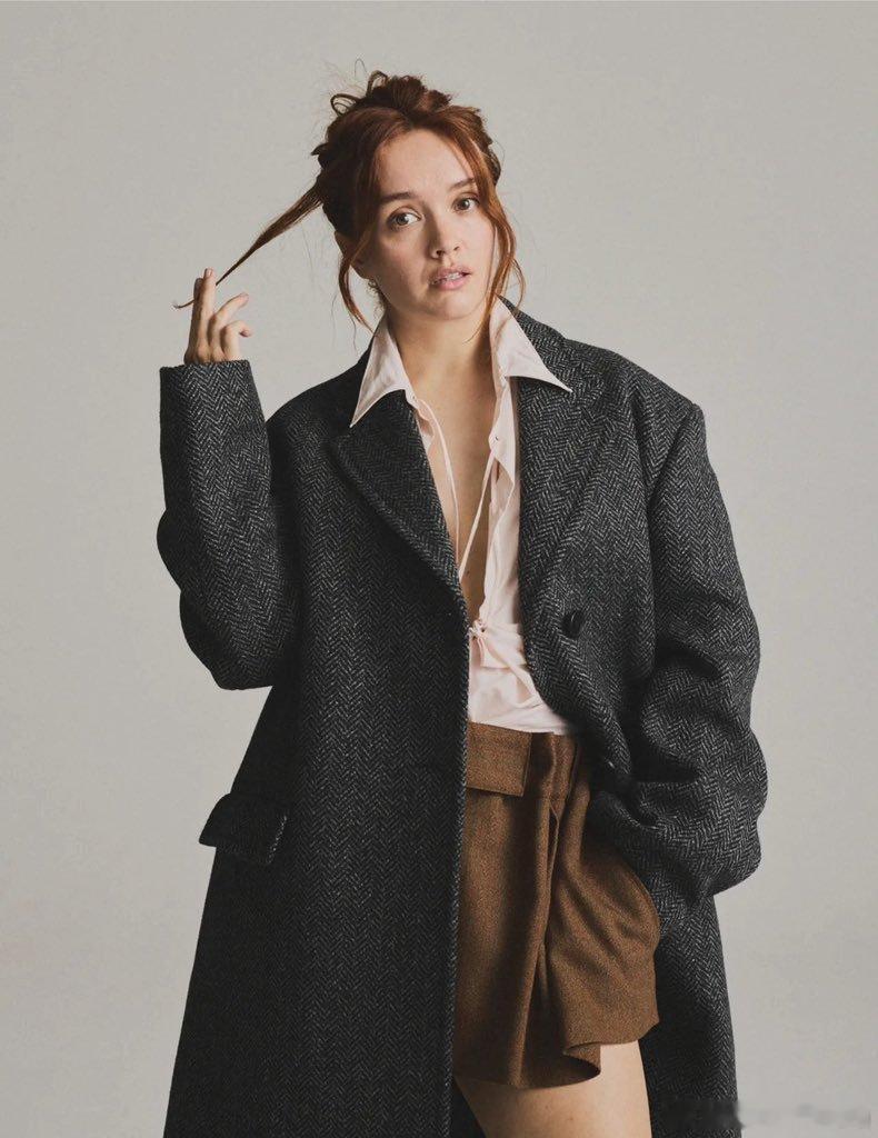一组奥利维亚·库克为WhoWhatWear拍摄的写真​​​