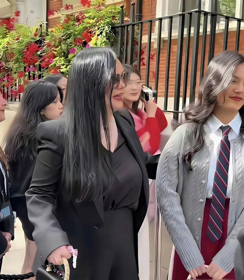 离开了美颜滤镜，李湘王诗龄母女两个才展现了真实的美貌