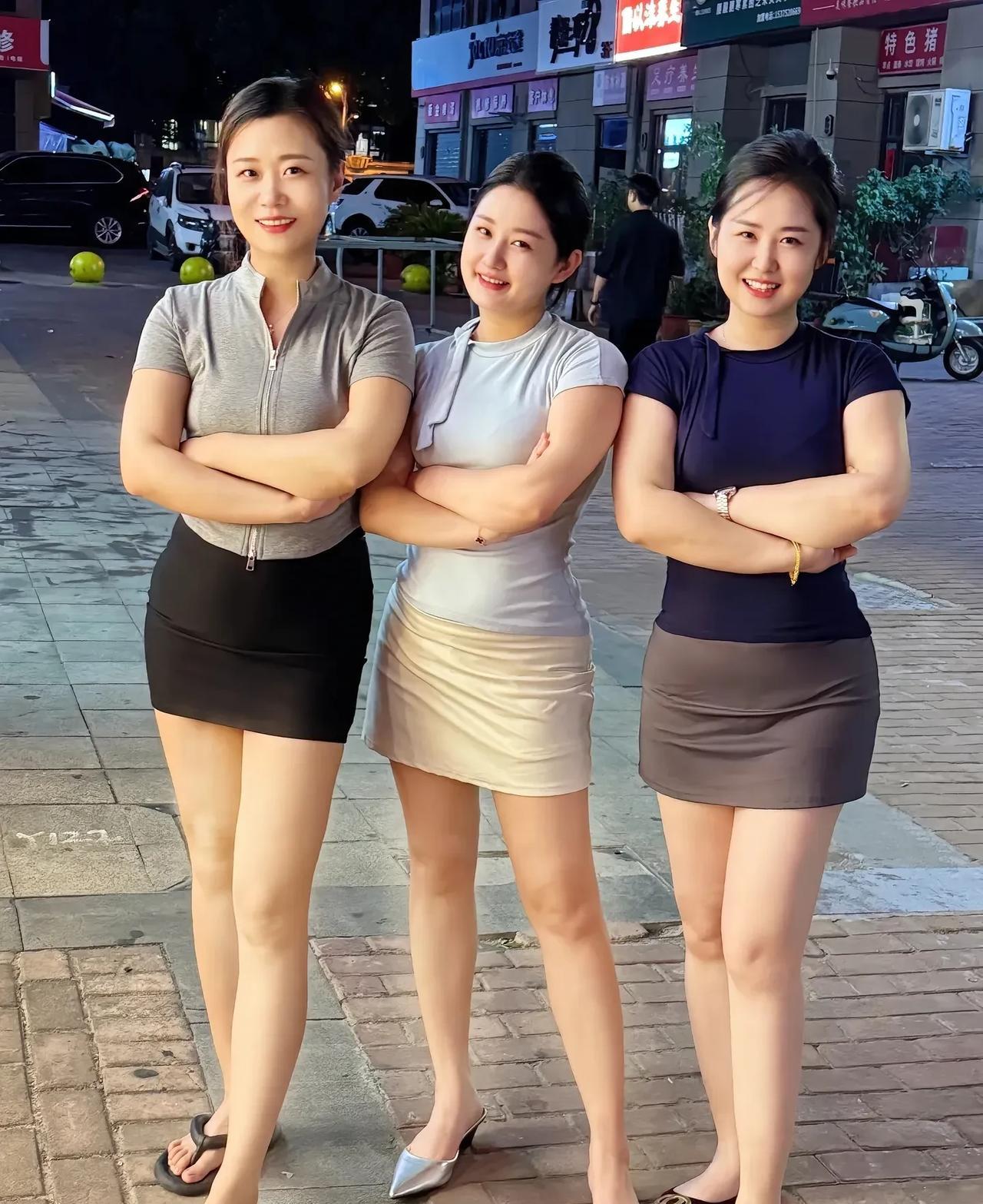 谁说这是三胞胎姐妹？我怎么看着不像[捂脸哭]竟胡说……#记录我的2025#