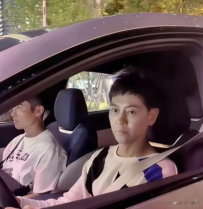 看到网上很多网友在讨论林志颖现在的容貌改变问题，在这里小编也想说几句。林志颖