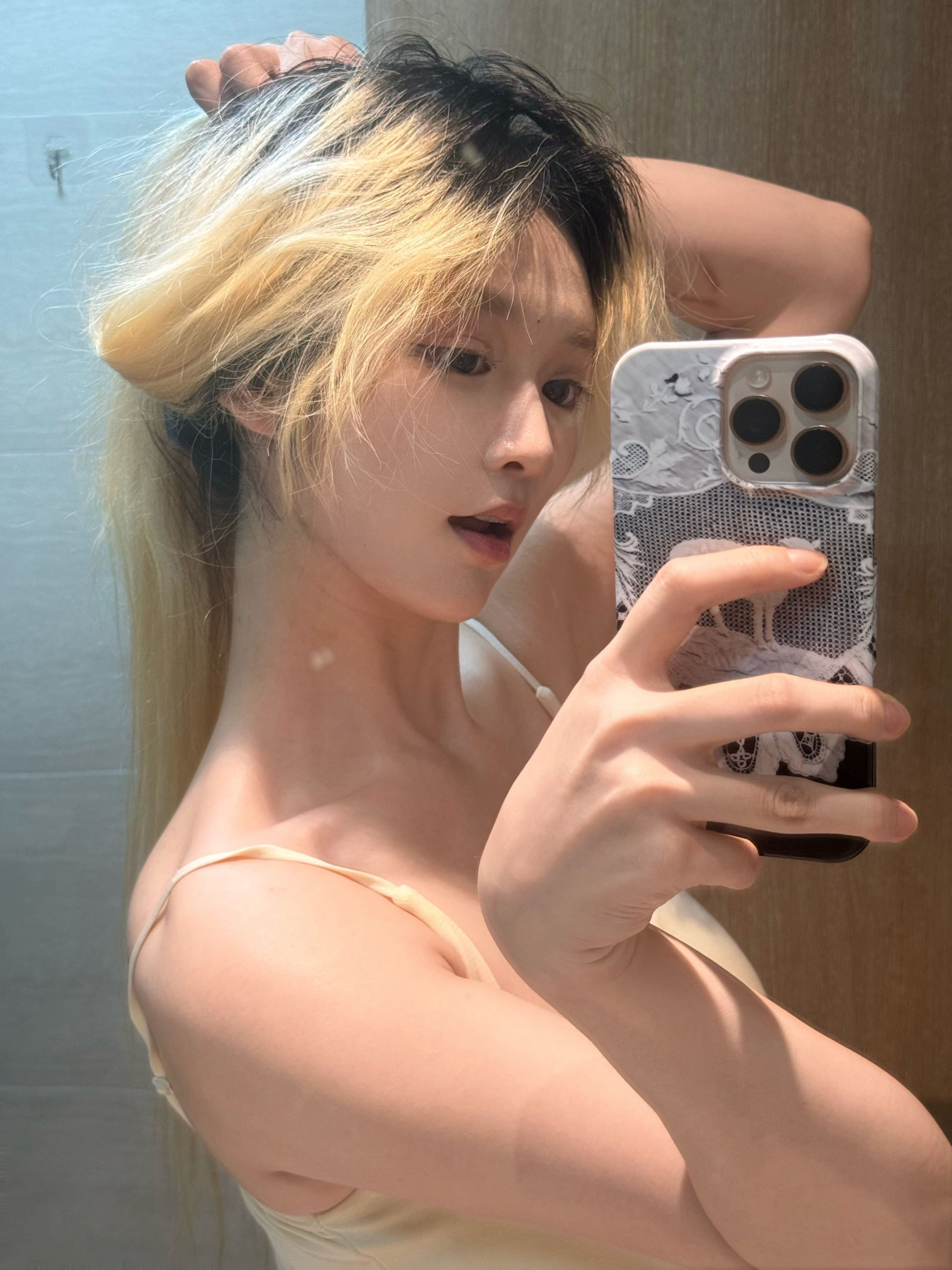 年下女人靠左站年上女人靠右站帅的围我转