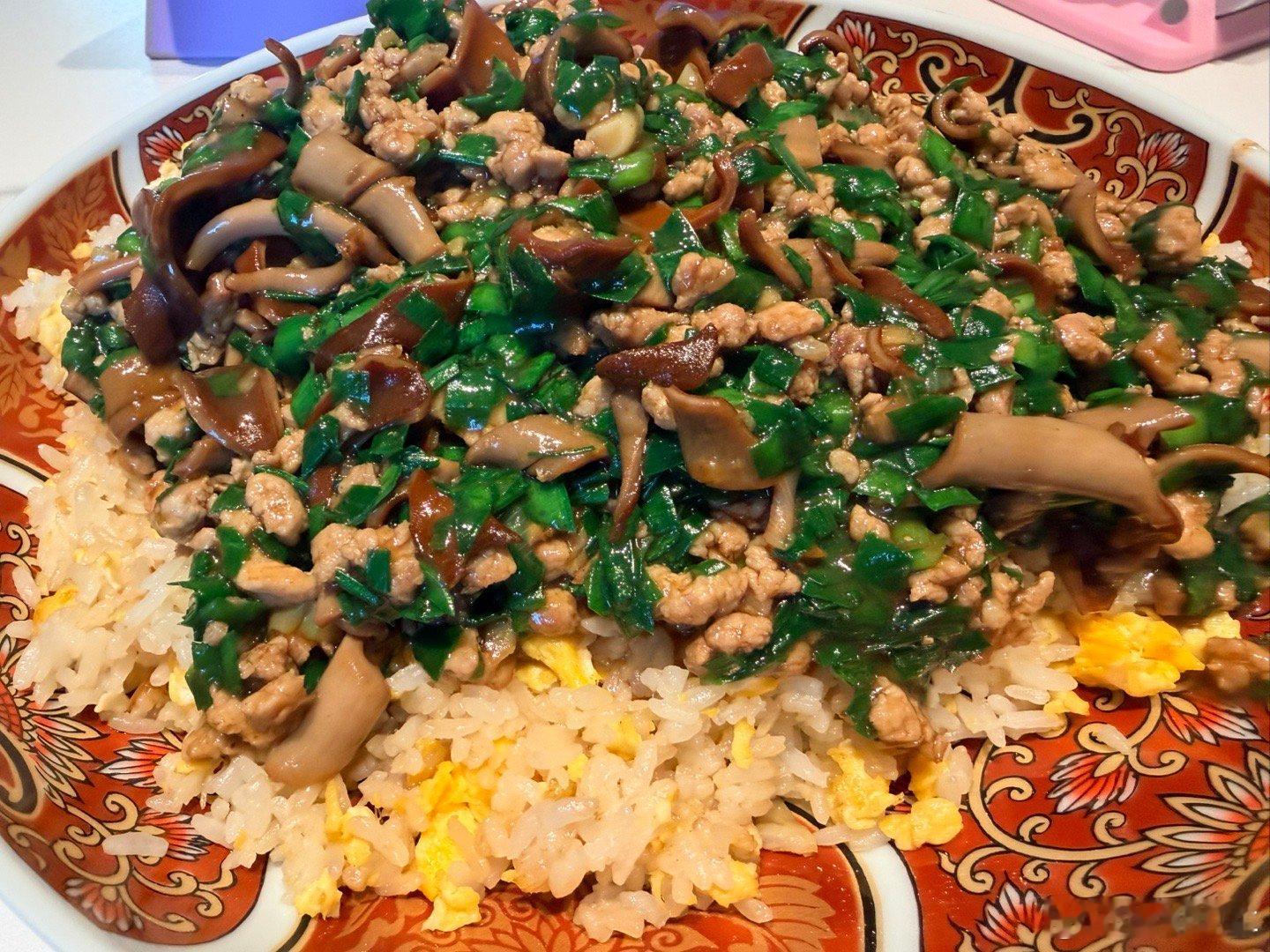 虽然我明知道我在pdd买到的是假海肠但是海肠捞饭还是很到位记住了必须是蛋