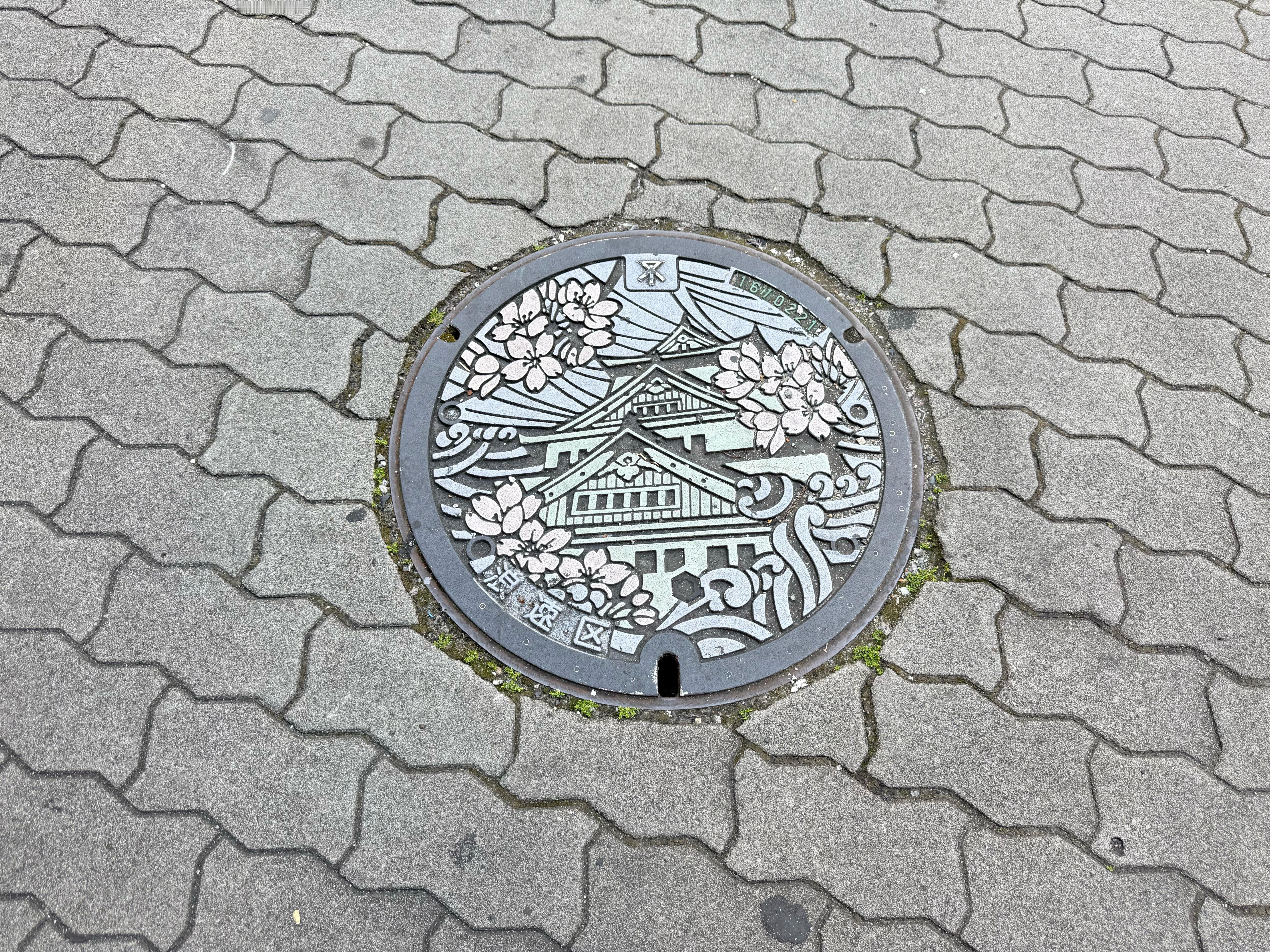 大阪街上井盖都设计过？​​​