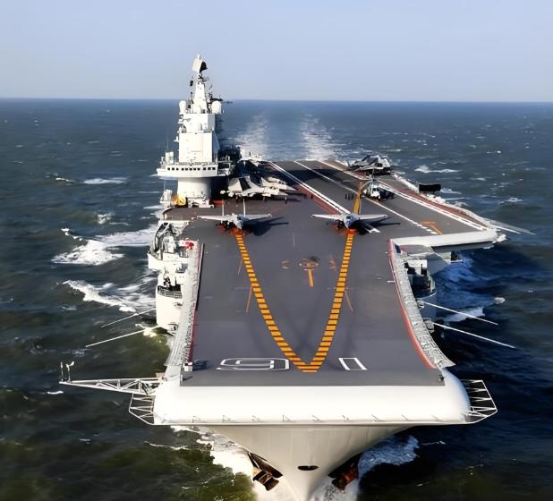 我们现在耐住性子不动手的原因还有一个，那就是目前没有国家会对我们的经贸进行兜底。