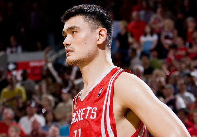 NBA生涯效率值排名前30：1、约基奇：28.51（现役）2、乔丹：27.9