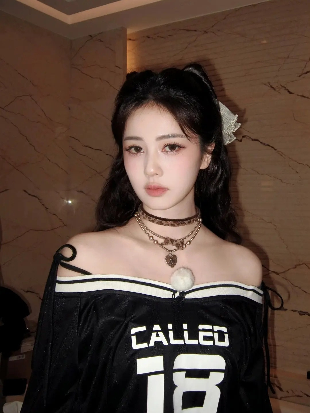 白鹿这套妆造真的好美，像一个小猫咪