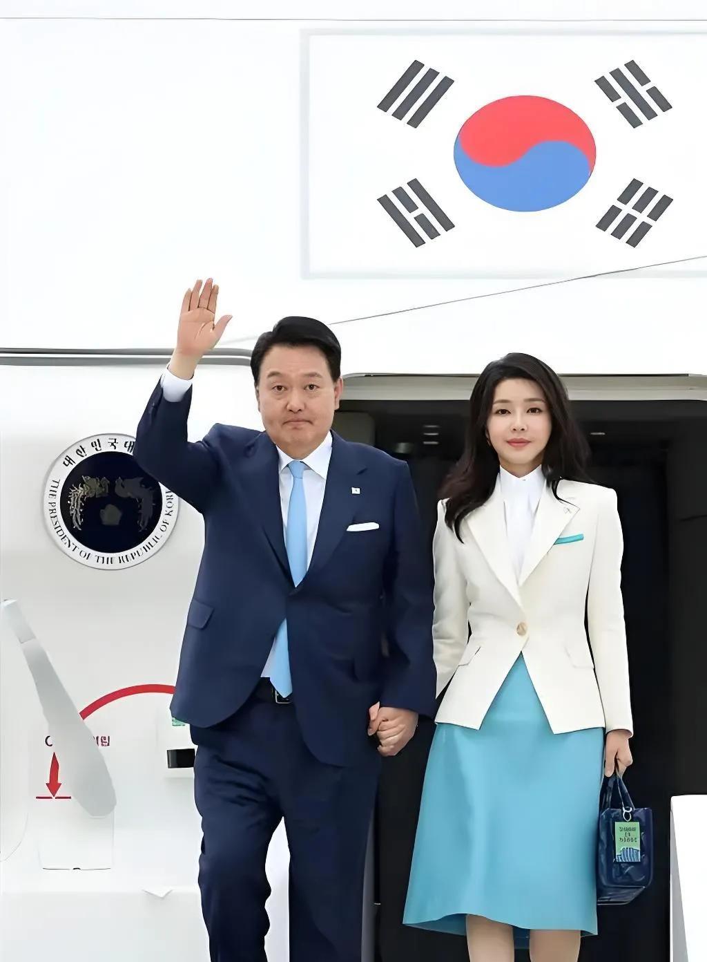 韩国前总统尹锡悦的夫人金建希被逮捕…据说她涉嫌操纵股价、非法介入选举及收受高价
