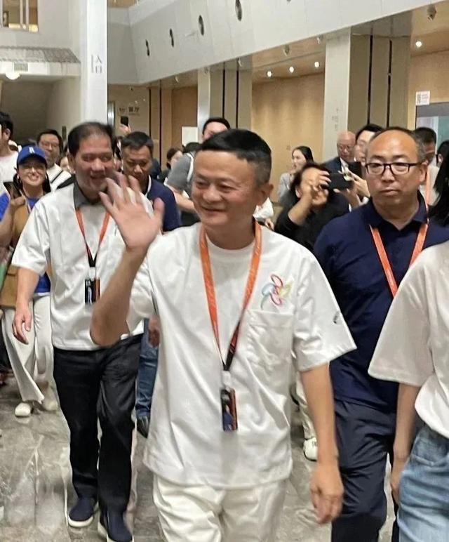 马云现身!阿里全球总部“湖畔小屋”复刻项目,成新晋打卡地!