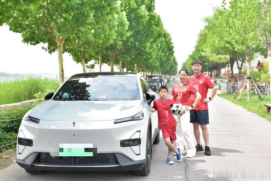 刚买这台深蓝S05的时候，我的想法特别简单：这就是个上下班代步、周末拉...