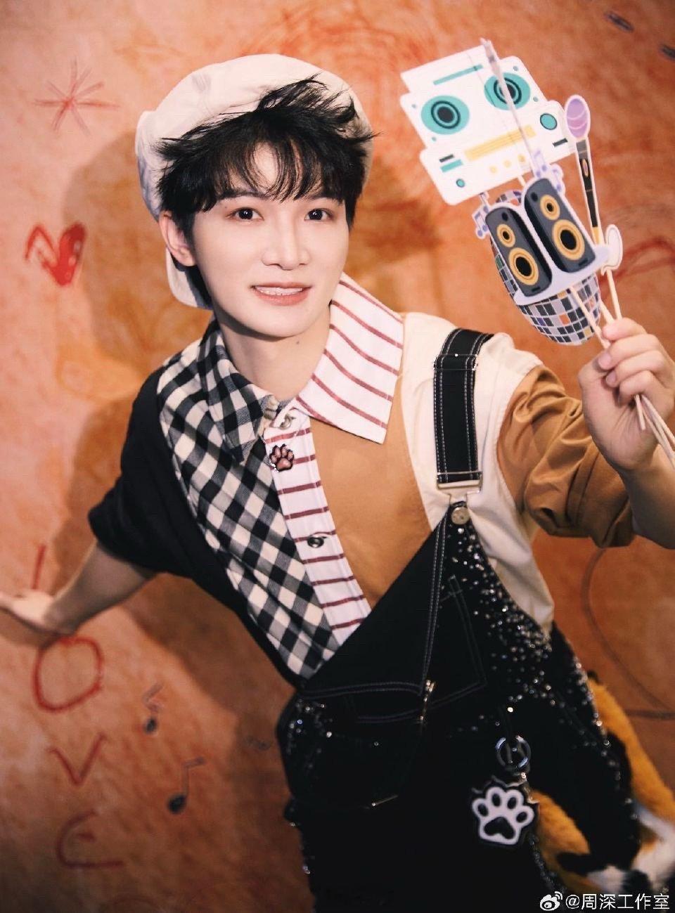 周深打破了周深的记录周深这是“卷”疯了吧！25年打破自己记录，24年那么忙都不