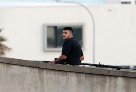 打仗亲兄弟，上阵父子兵。悉尼恐怖袭击现场！枪手父子沉着冷静视死如归，没有一丝畏惧