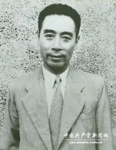 蒋介石为啥不动周恩来？不是不想动，是真的不敢动。蒋介石不是没想过。1927年