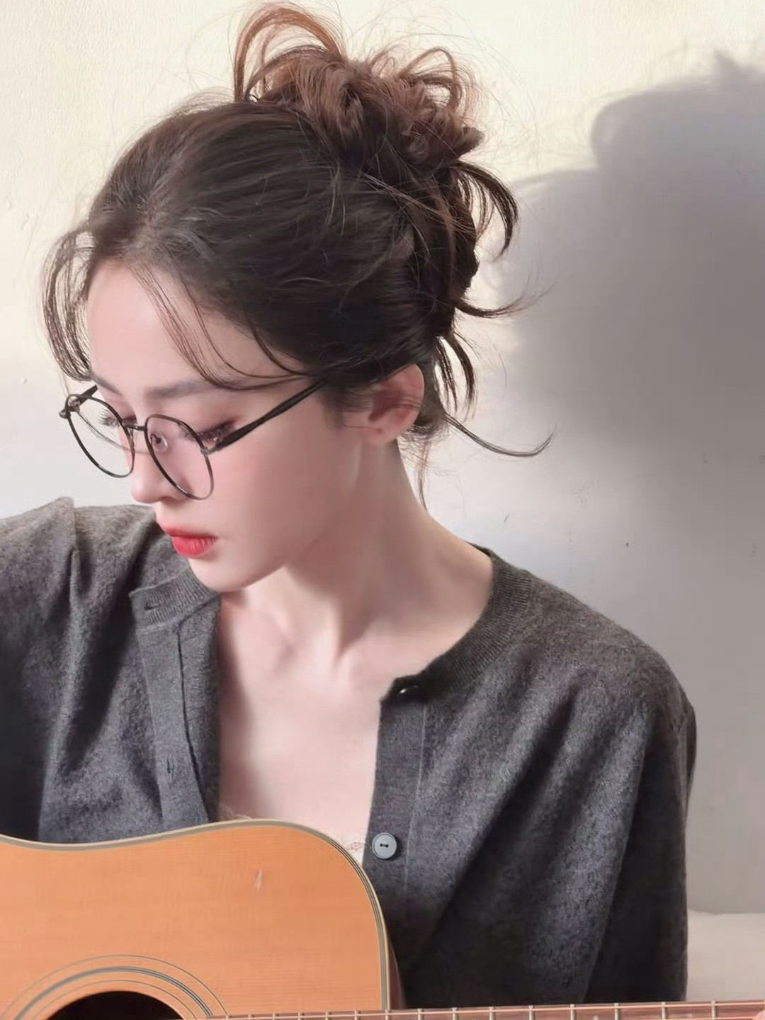 等等！我忍不住多看一眼！！！这是什么神仙营业图！这居然是娜扎！！！这就是新年礼物