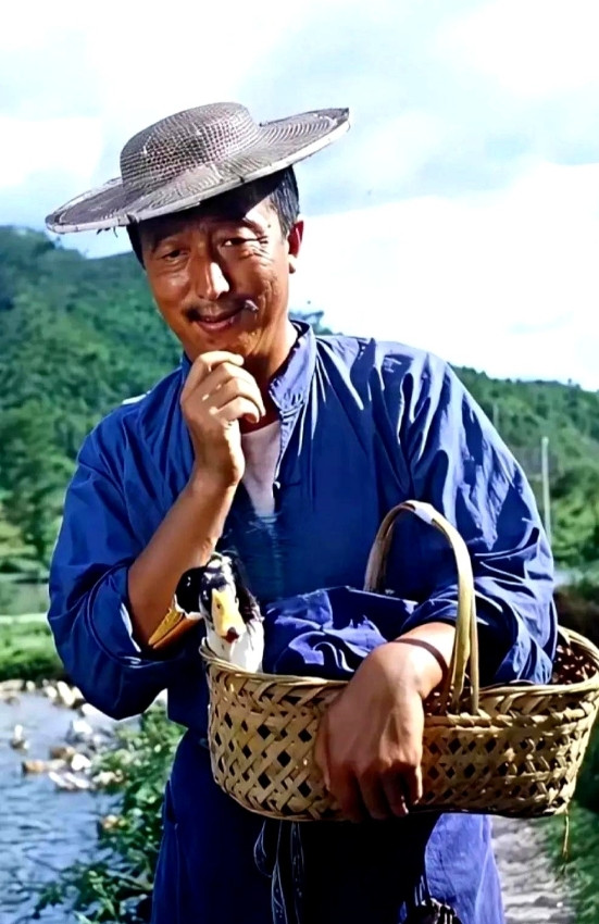 若他仍在世，成就或与唐国强比肩。如今记得他的，多是年过半百之人。当年他往