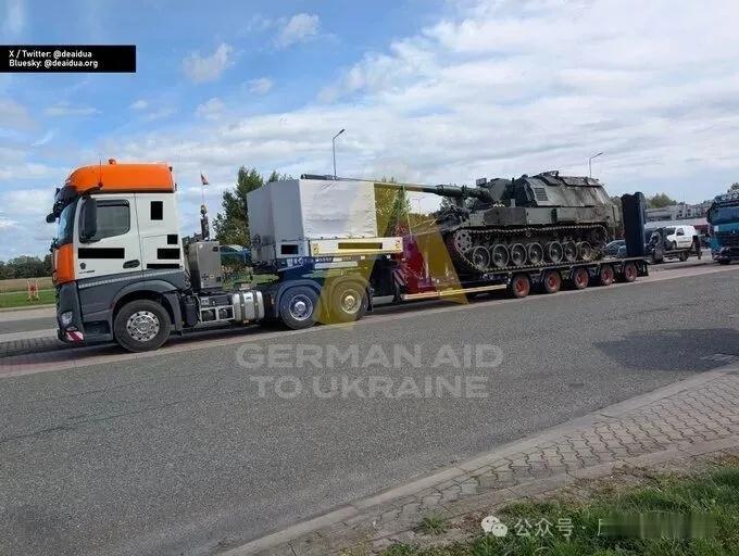 烽火问鼎计划网络照片显示，几个月前，有几辆受损的乌军PzH2000自行榴弹炮被