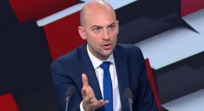 在这次慕尼黑之旅中，中方代表成了香饽饽，不仅美国代表第一个找，就连法国也找我们。