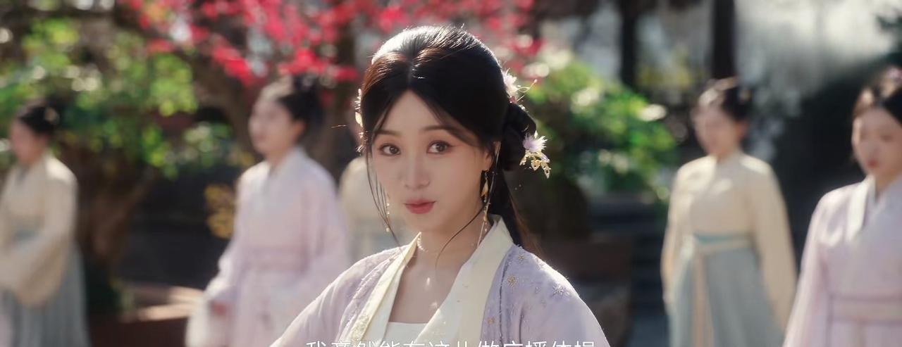 皇帝竟然跟妃嫔们玩老鹰捉小鸡？你没听错，这边宫女太监们集体做操，那边夏侯澹甩开