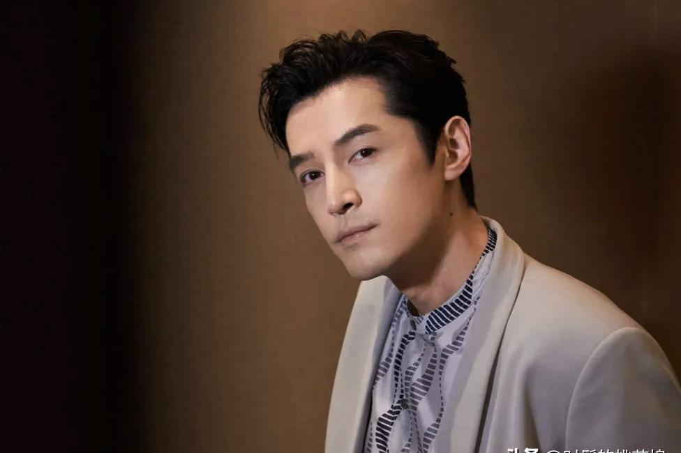 别再说杨紫救收视了，这剧一开始就没打算“体面”。央八开播收视直接破3，5天冲了